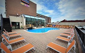 Howard Johnson Plaza By Wyndham By The Falls Niagara Falls